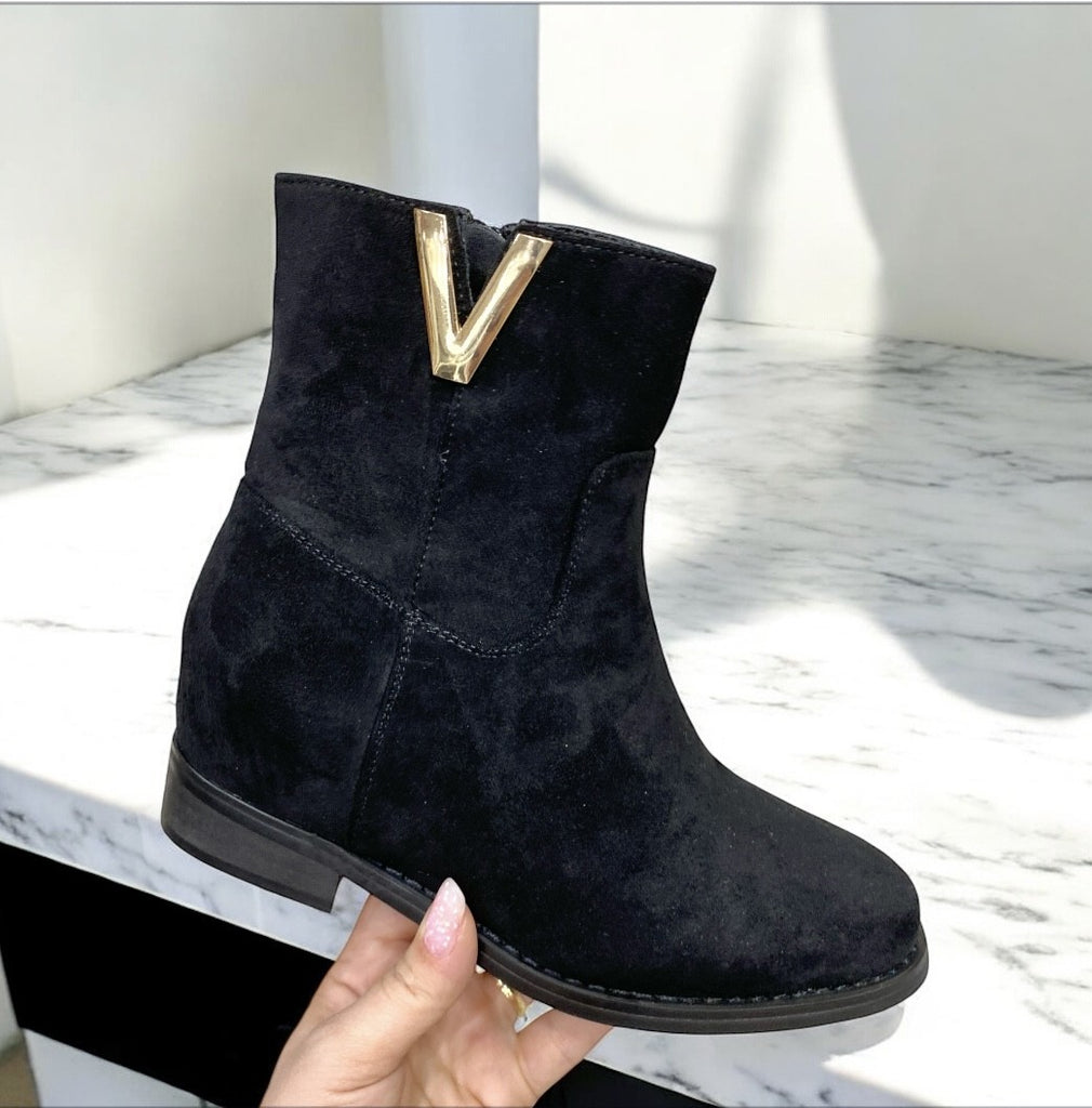 Viola - Stivaletto Con Zeppa Interna Nero